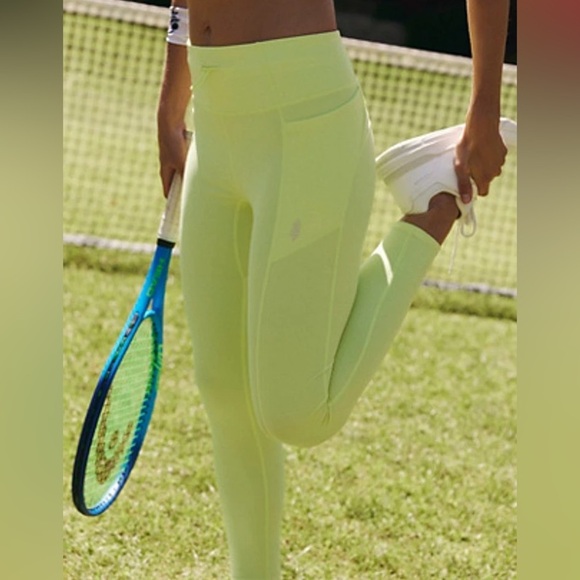 NWOT FP MOVEMENT WORK OUT LEGGINGS SZ MEDIUM